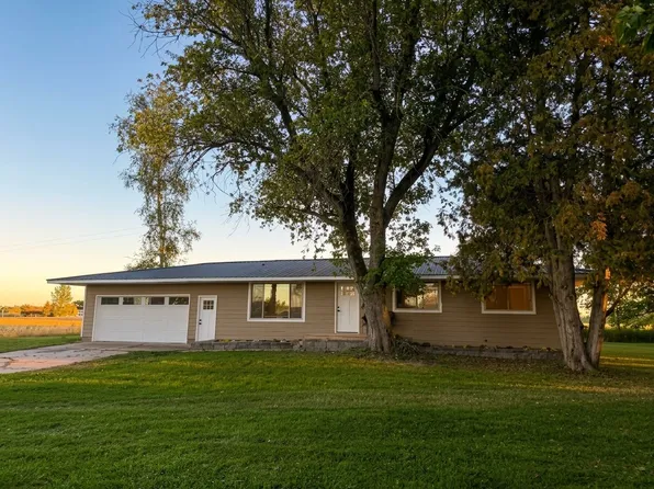 670 E Baker Rd, Hope, MI 48628