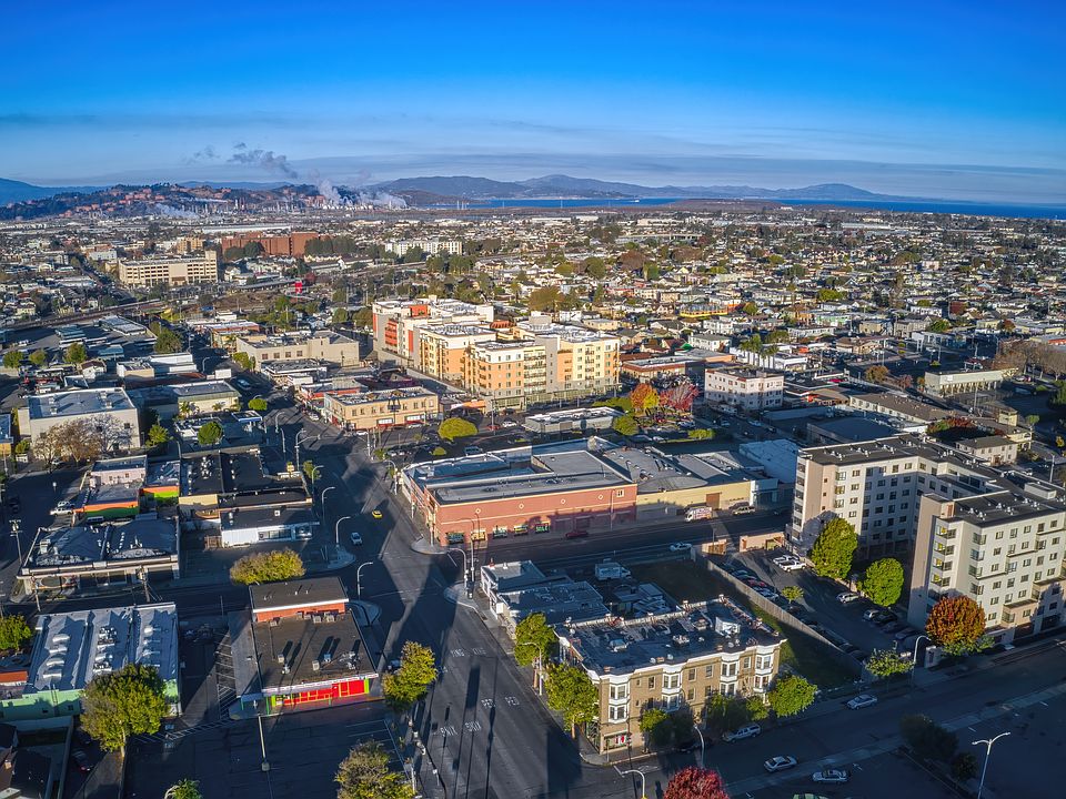 Tucked within Richmond Hills, you have easy access to the 80 freeway for a quick drive to San Francisco and more.