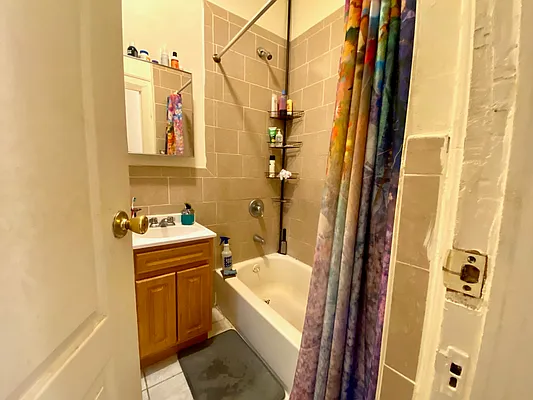 Rented by Zjama Realty Corp | media 4