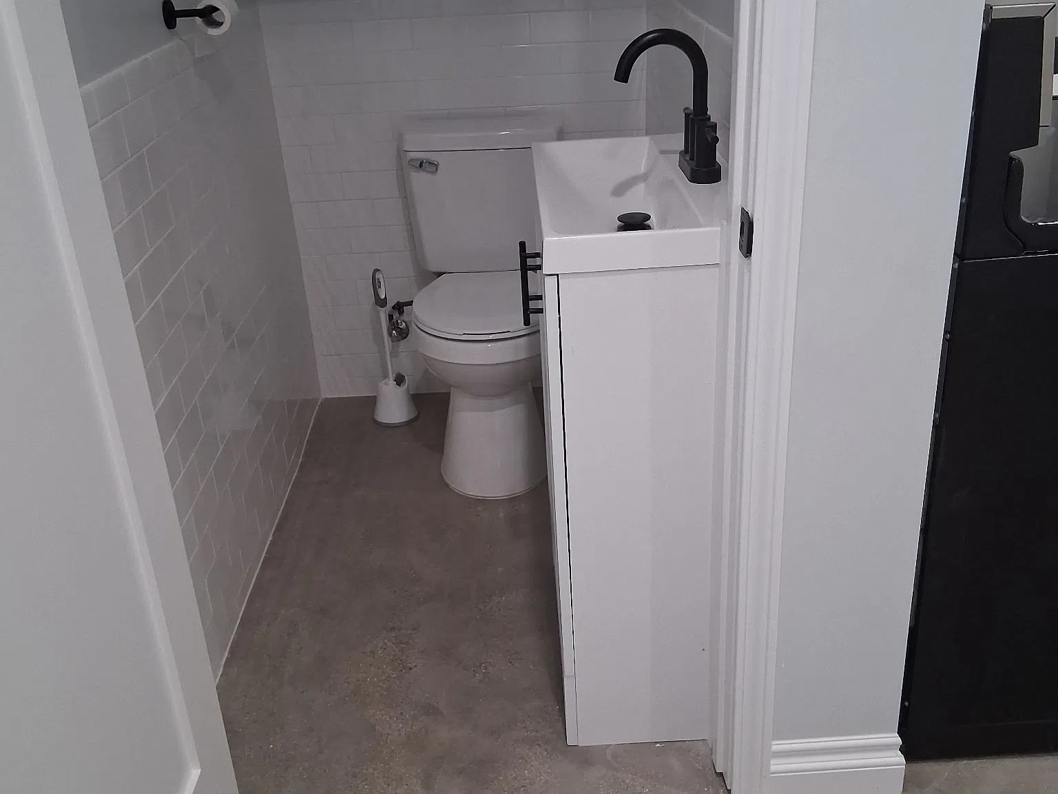 1147 N Alexandria Ave — Photo 3