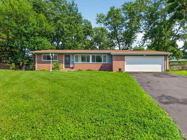 5 Filly Ct, Florissant, MO 63033