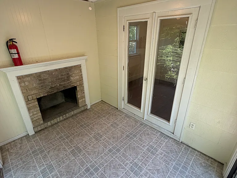 2500 S Saginaw St #1 — Photo 19
