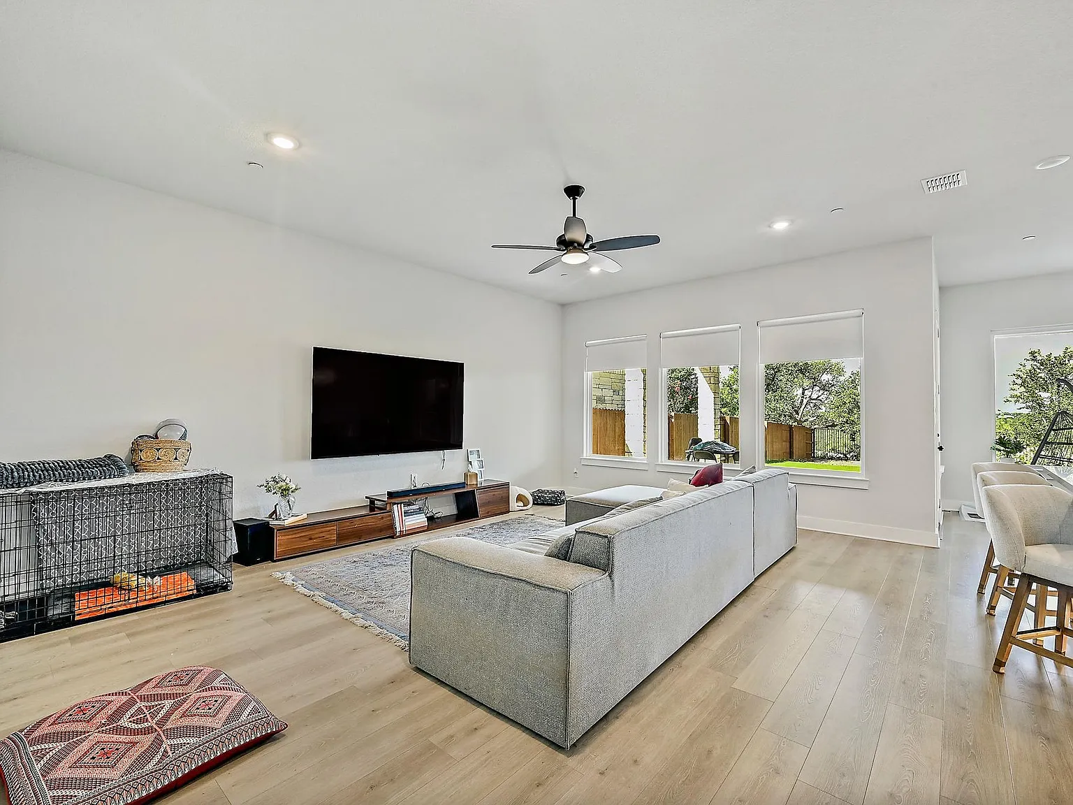 5 bed, 4.0 bath, 2801 sqft, $4,900 — Photo 4