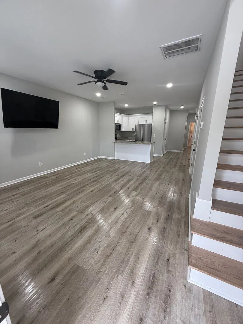 Pre-Leasing For The 20272028 School Year! 3 Bedrooms | 3.5 Bathrooms Available Mid-July 2027! — Photo 2