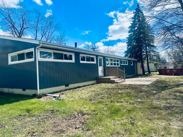 1111 N Bell Ave, Pontiac, IL 61764