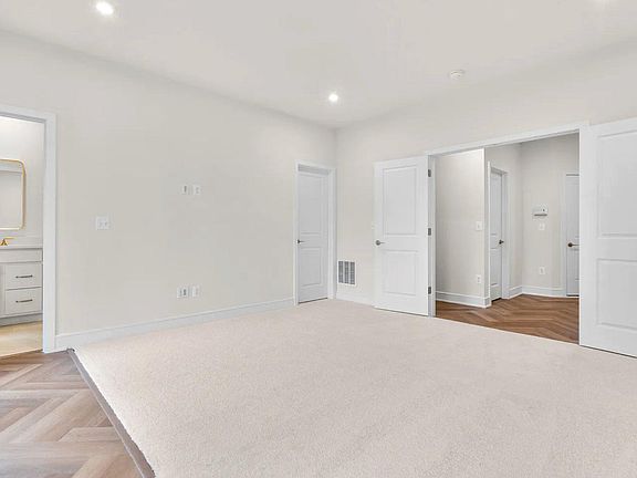 4th image of 42123 Picasso Sq