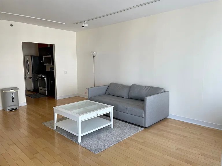 8 E Randolph St — Photo 3