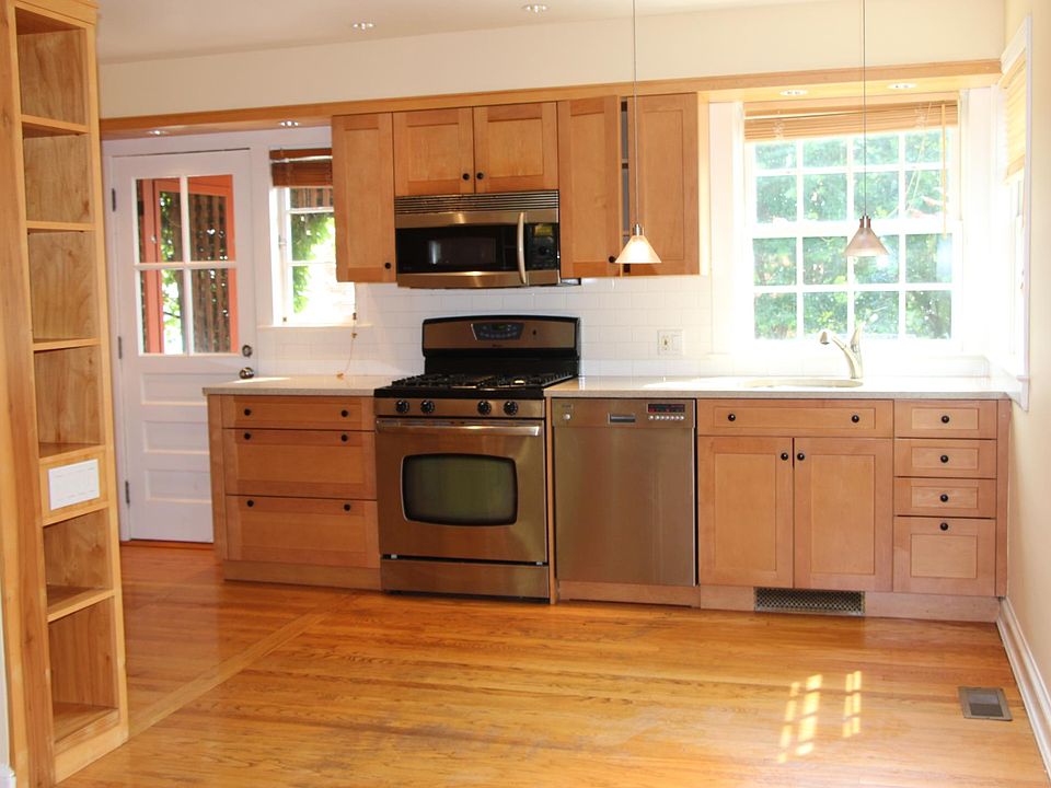 1st image of 629 N Nelson St