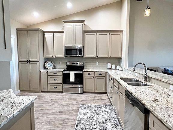 5th image of 4037 Blair Ln