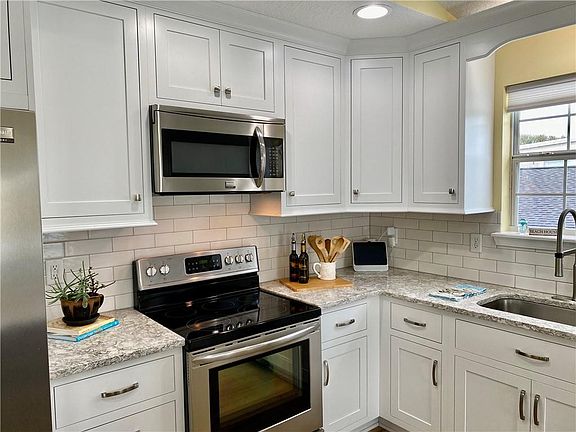 4th image of 3067 S Fletcher Ave