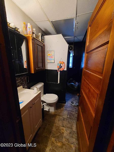 3rd image of 33 W Pine Street
