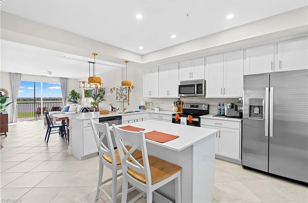 2 bed, 2.0 bath, 1120 sqft, $4,800 — Photo 2