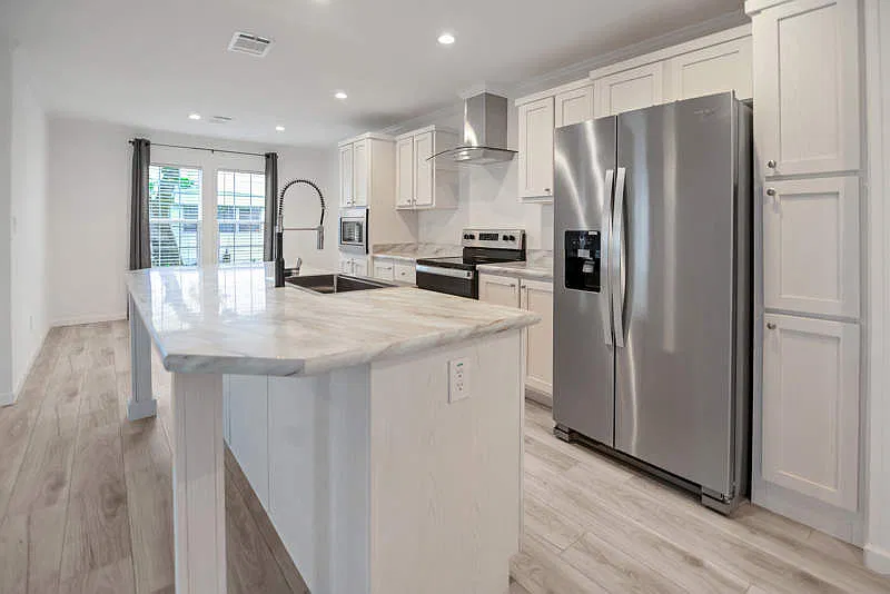 3 bed, 2.0 bath, 1344 sqft, $999 — Photo 3