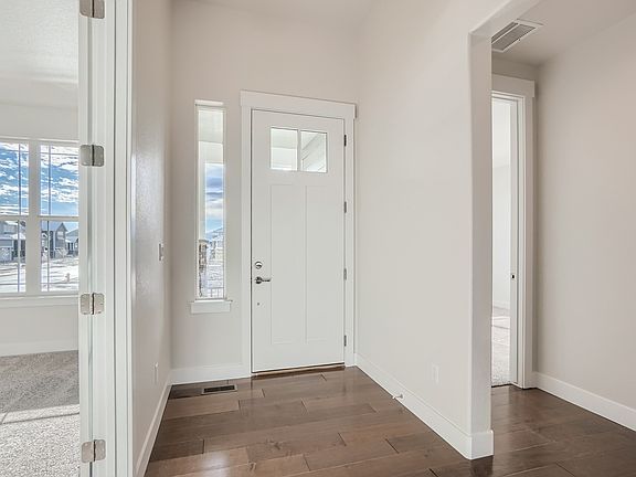 Plan C655 Foyer Representative Photo