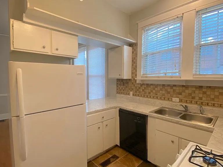 44 N Belvedere Blvd — Photo 2