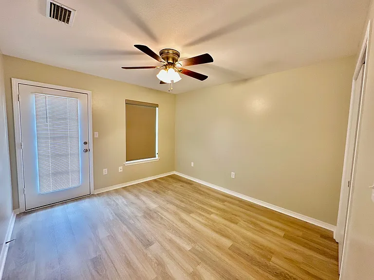 519 E Timberlake Dr — Photo 22