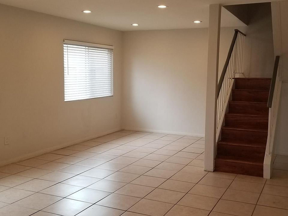 Living room / dining room