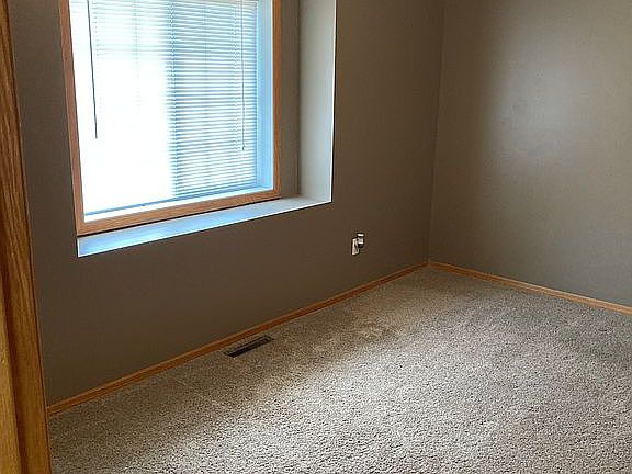 5th image of 12290 Zealand Ave N