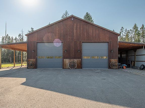 3rd image of 1205 Grand Fir Rd