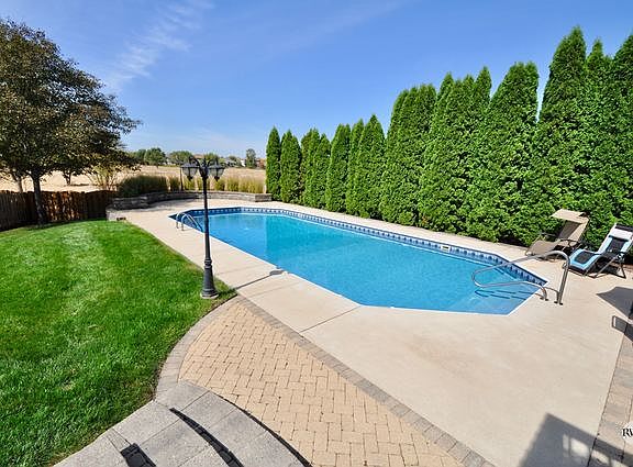 3rd image of 529 Danbury Dr