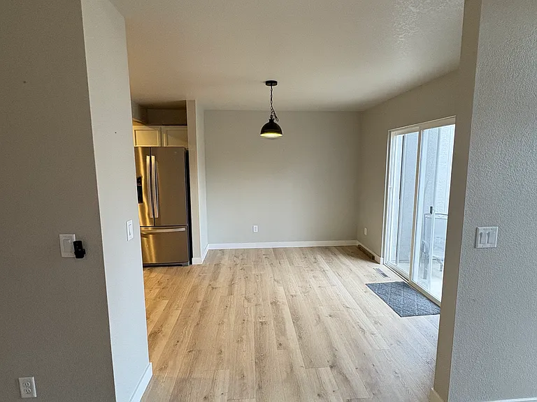 104 Crabapple Dr — Photo 5