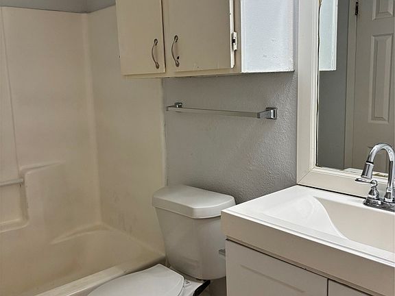 4th image of 1210 Southport Dr #1210B