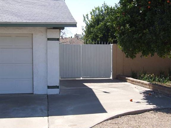 Side Gate