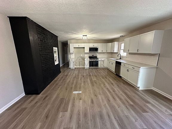 3rd image of 5613 Palmer Ave