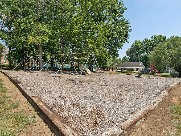 Piccadilly Apartments — Photo 15