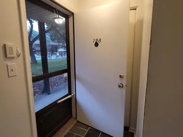 995 N Cass Lake Rd APT 128, Waterford, MI 48328
