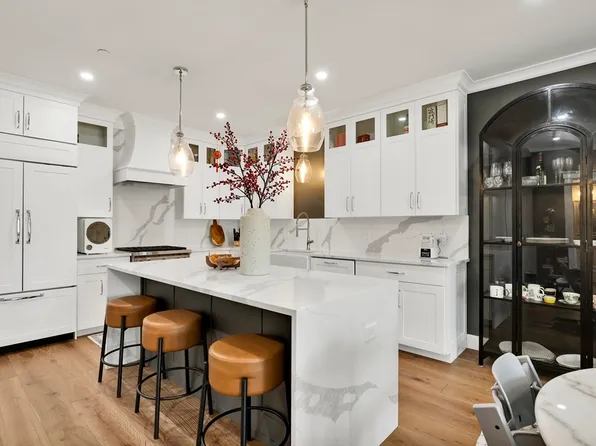 298 Washington St #306, Westwood, MA 02090