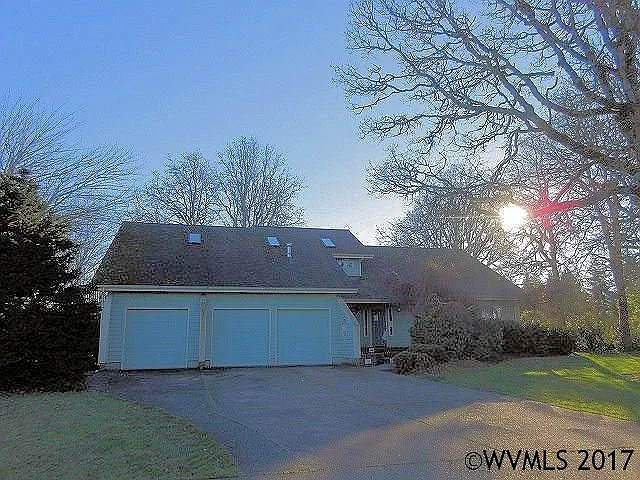 1530 Eagle St photo 1