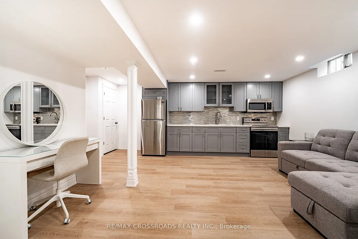 Building Photo - 176 William Roe Blvd #BASEMENT
