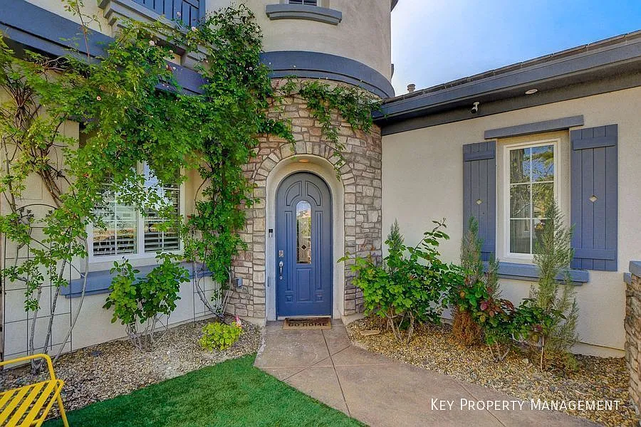 Luxurious 5 Bedroom home in prestigious Macdonald Highlands on the 12th fairway — Photo 4