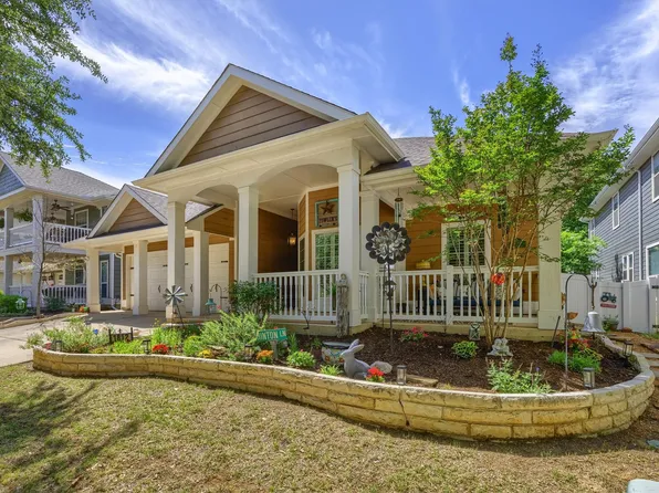 1812 Azalea Dr, Aubrey, TX 76227
