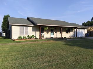 205 S Fawn St, Caney, KS 67333