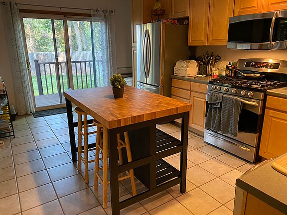 2nd image of 1554 Macarthur Dr
