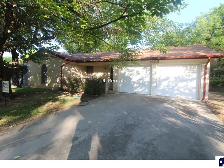 1903 Wayne St — Photo 2