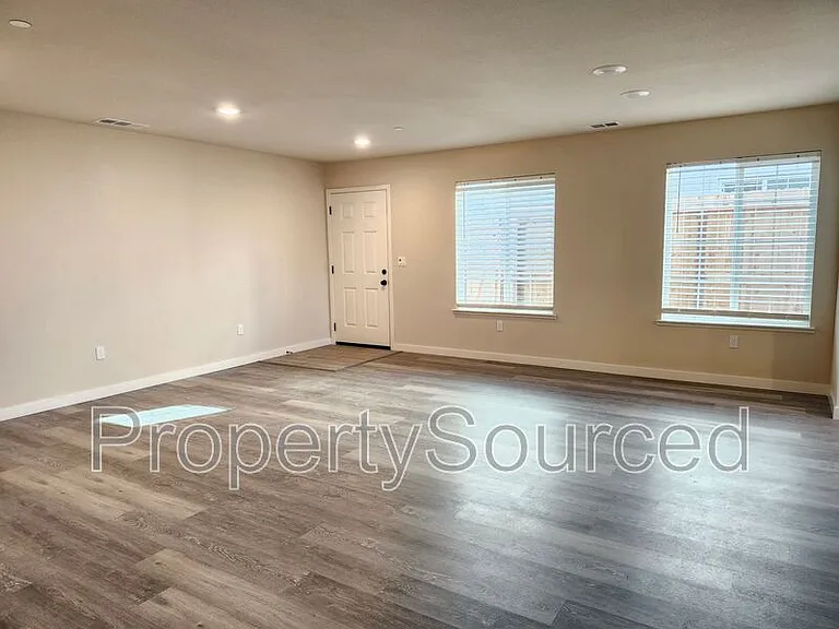 934 W Alameda St #A — Photo 3