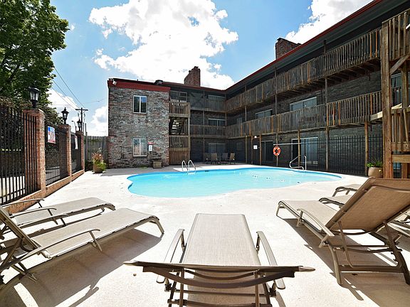 5th image of 210 E 38th St #3745-10