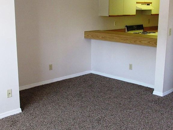 2nd image of 3131 Sir Hamilton Cir #10