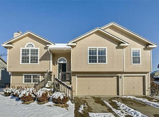 1415 Honeysuckle Dr, Liberty, MO 64068