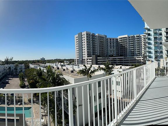 5th image of 2100 Van Buren St APT 522