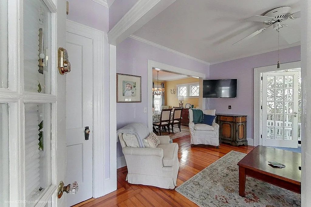 51 Powel Ave — Photo 3