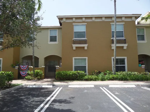 328 Lake Monterey Circle, Boynton Beach, FL 33426