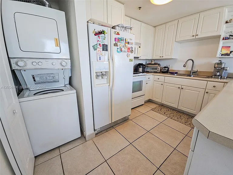 1627 SW 37th Ave #802 — Photo 14