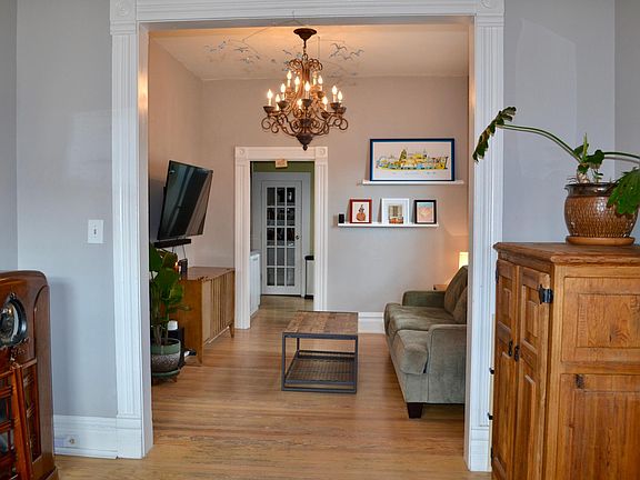 5th image of 326 Galapago St