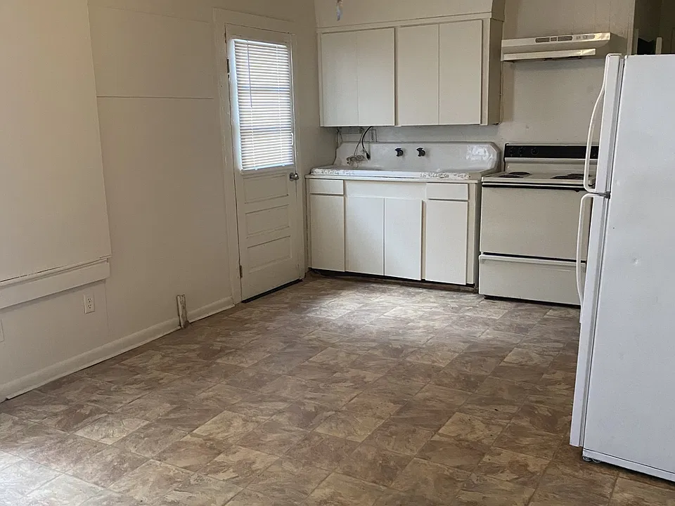 208 Sunnyside Ln