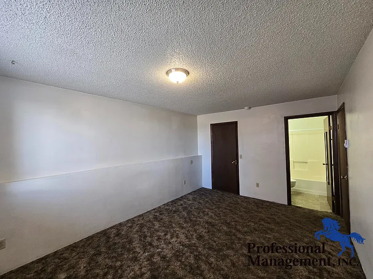 305 S 12th St W #F — Photo 5