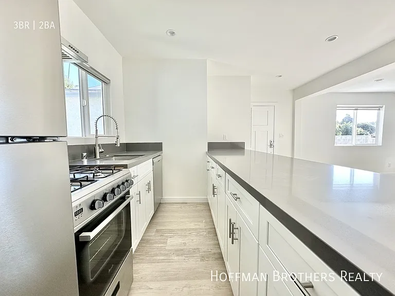 2429 W Avenue 33 #1/4 — Photo 2